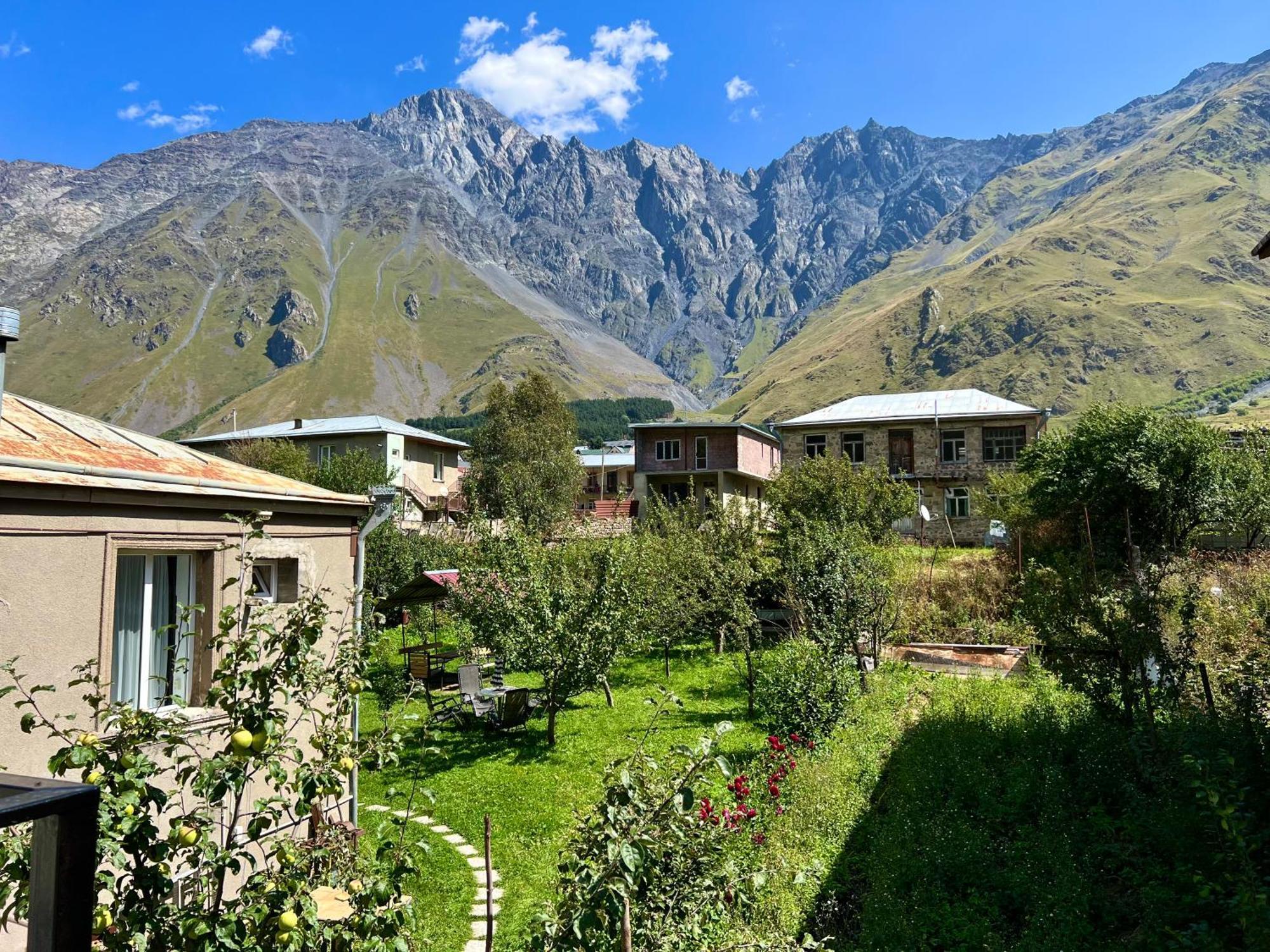 Kazbegi Green Yard Hotel Exterior foto